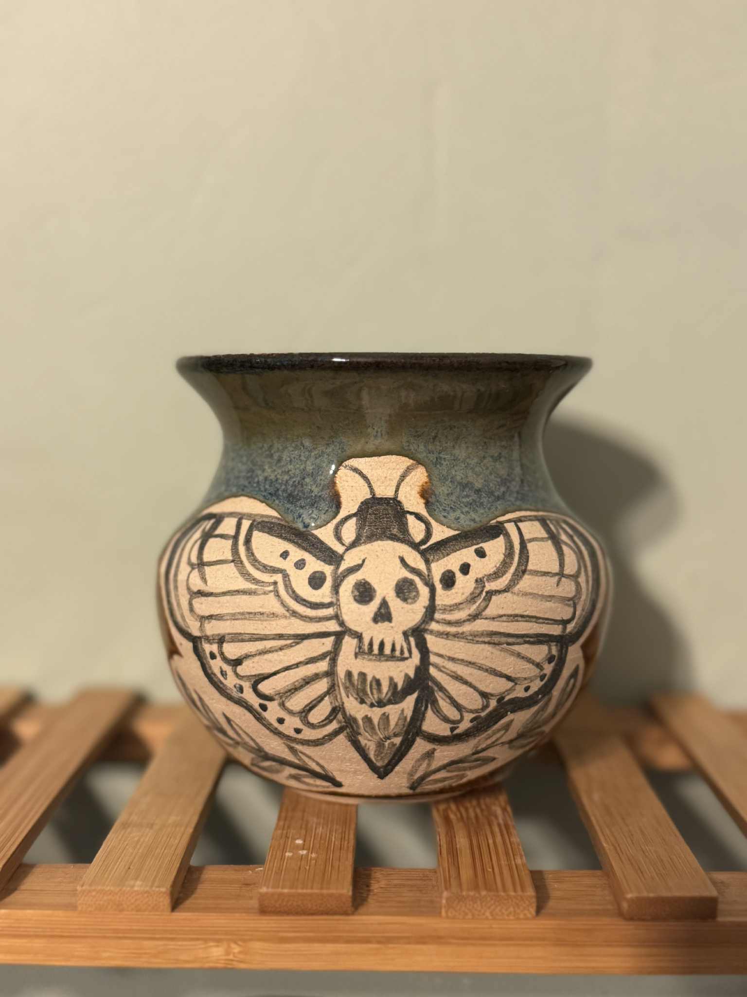 bee vase